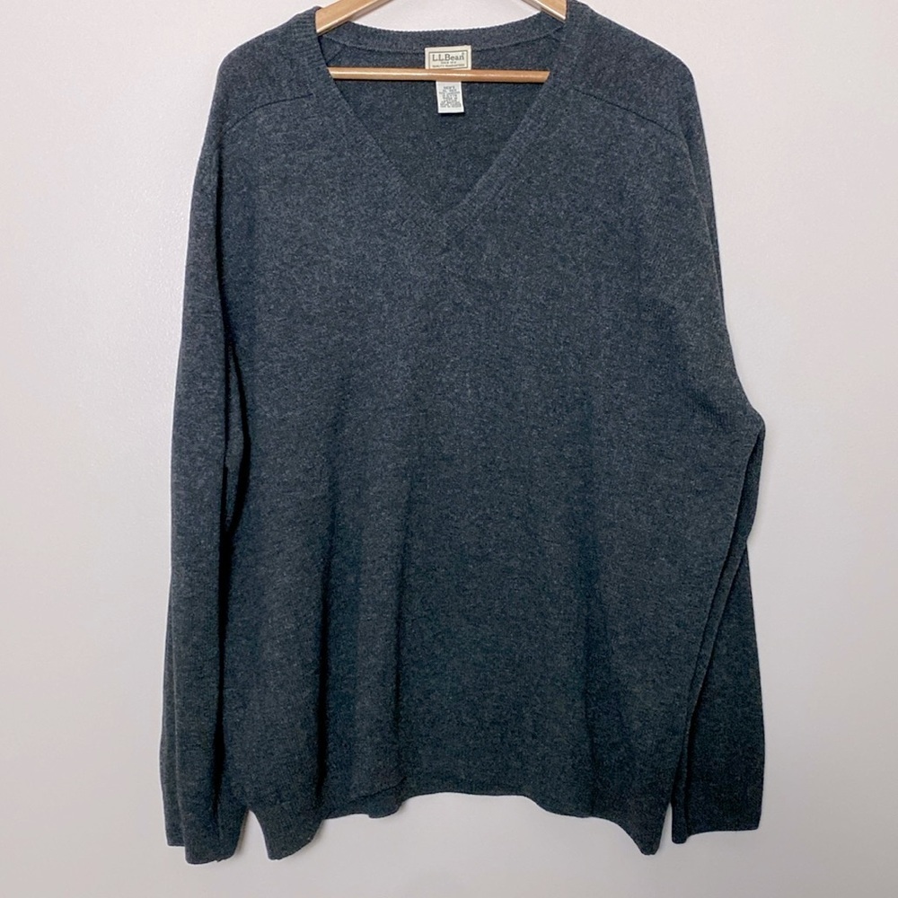 LL Bean 100% Lambswool Men’s Sweater V Neck Pullover Long Sleeve Gray Size XL‎